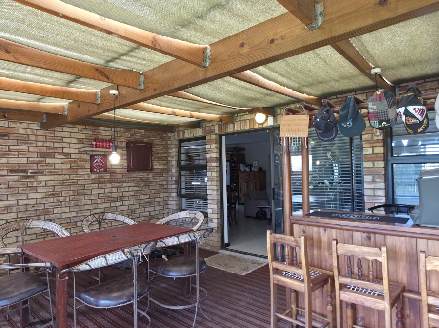 3 Bedroom Property for Sale in Wavecrest Eastern Cape